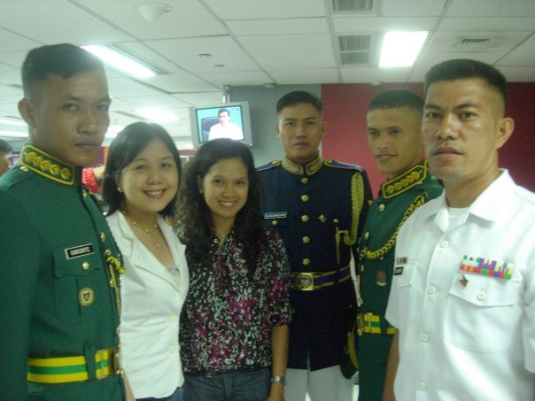 Posing here with Cory Aquino's honor guards who stood for over 8 hours motionless during Cory Aquino's Aug 5, 2009 funeral cortege. They visited the ABS-CBN newsroom in August 2009.